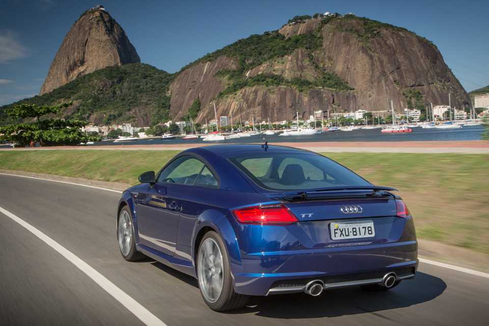 O novo TT chega em duas versões, Attraction e Ambition, ambas equipadas com o empolgante 2.0 Turbo FSI, agora com 230 cv