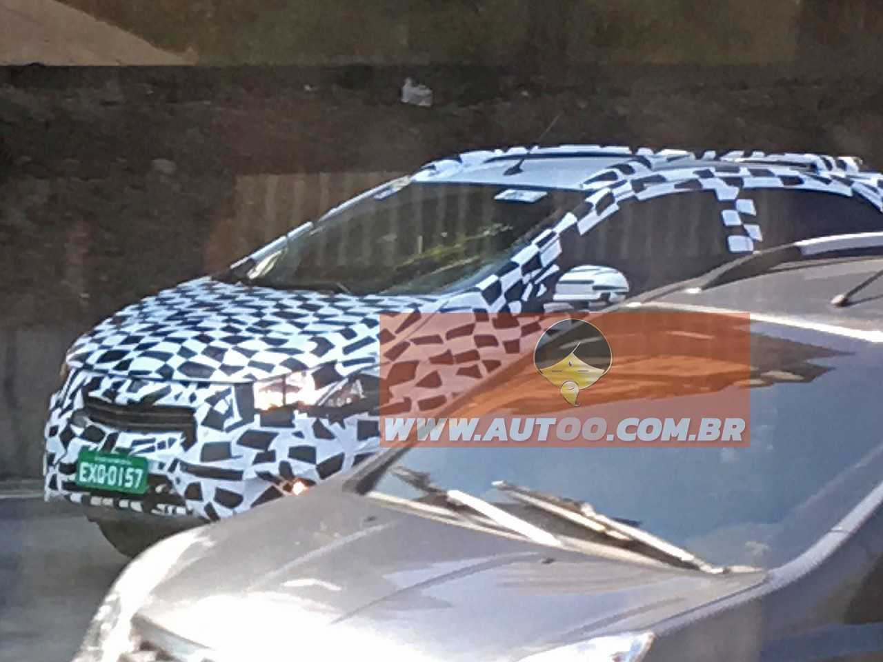 Chevrolet Onix aventureiro ?flagrado no trnsito em So Paulo