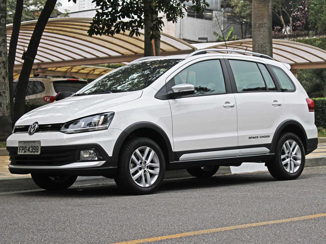 VolkswagenSpace Cross