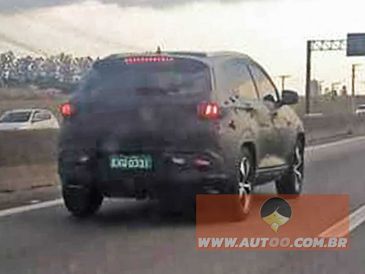 Chery Tiggo 7 flagrado no Brasil