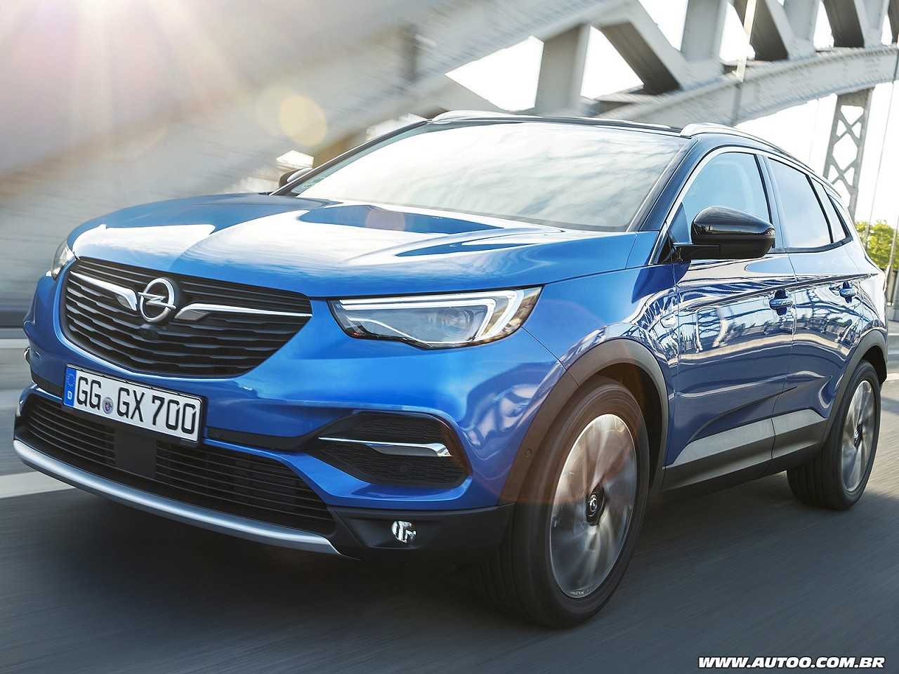 Acima o Opel Grandland X, um dos modelos mais recentes da marca e que ter?verso hbrida