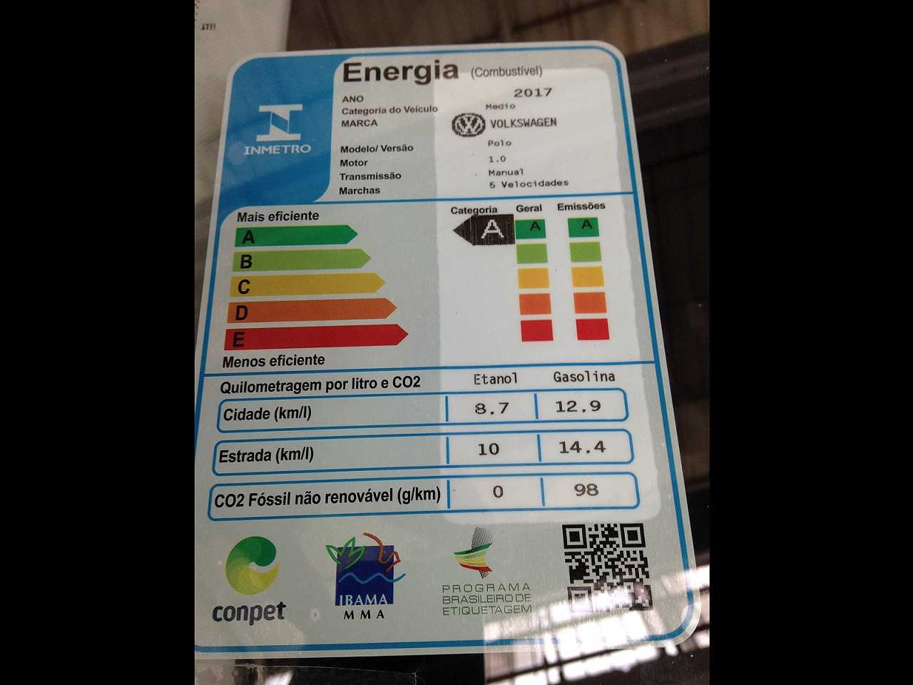 Selo do Programa Brasileiro de Etiquetagem Veicular apontando a verso 1.0 manual de 5 marchas do novo Polo
