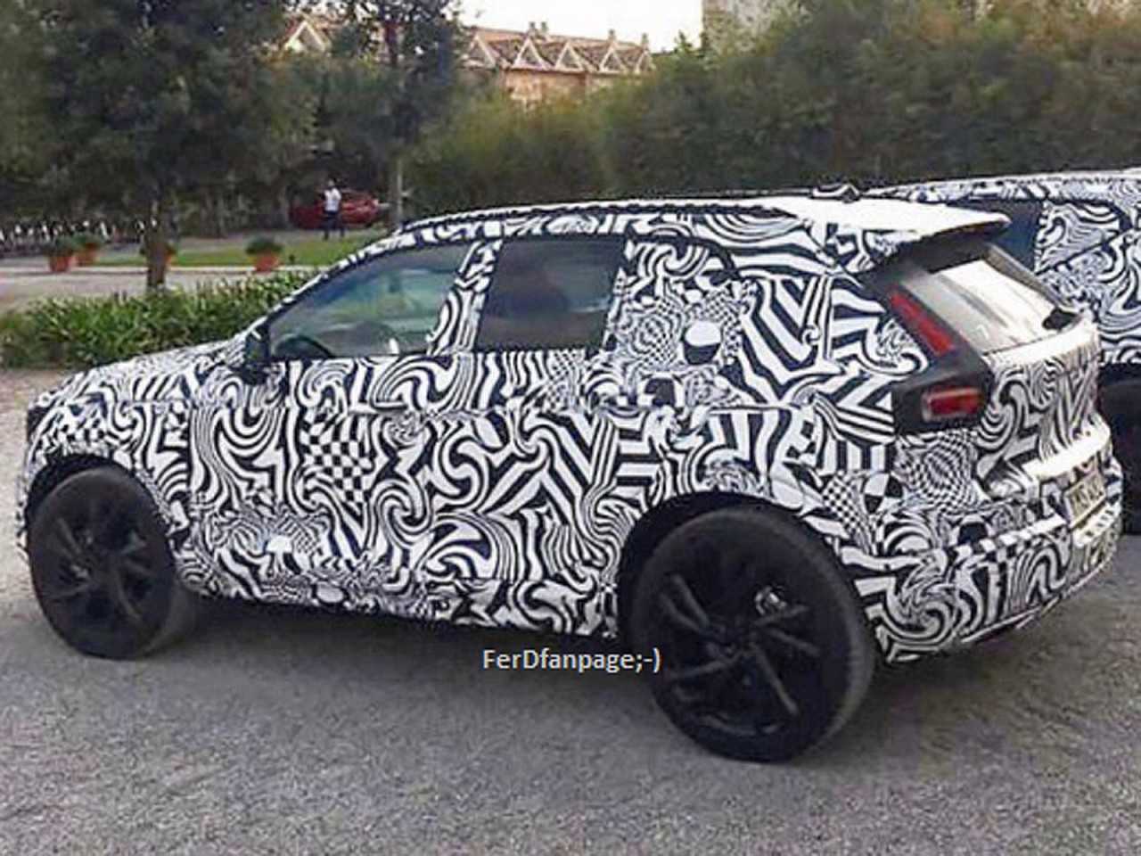 Flagra do novo Volvo XC40 finalizando os ltimos testes antes da apresentao final