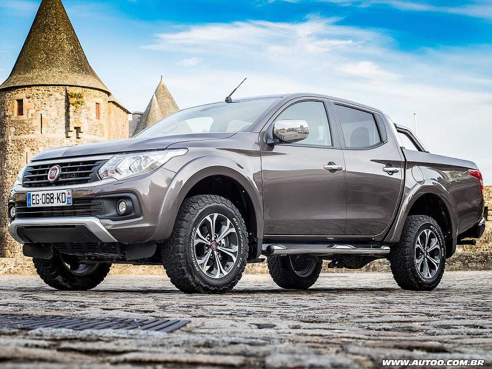 Acima a Fullback, picape média que a Fiat comercializa em mercados como o europeu e é baseada na Mitsubishi L200 Triton