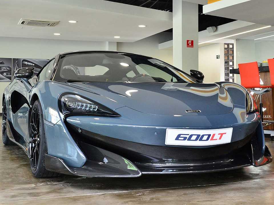 Acima o 600LT na McLaren São Paulo, sede da fabricante no Brasil