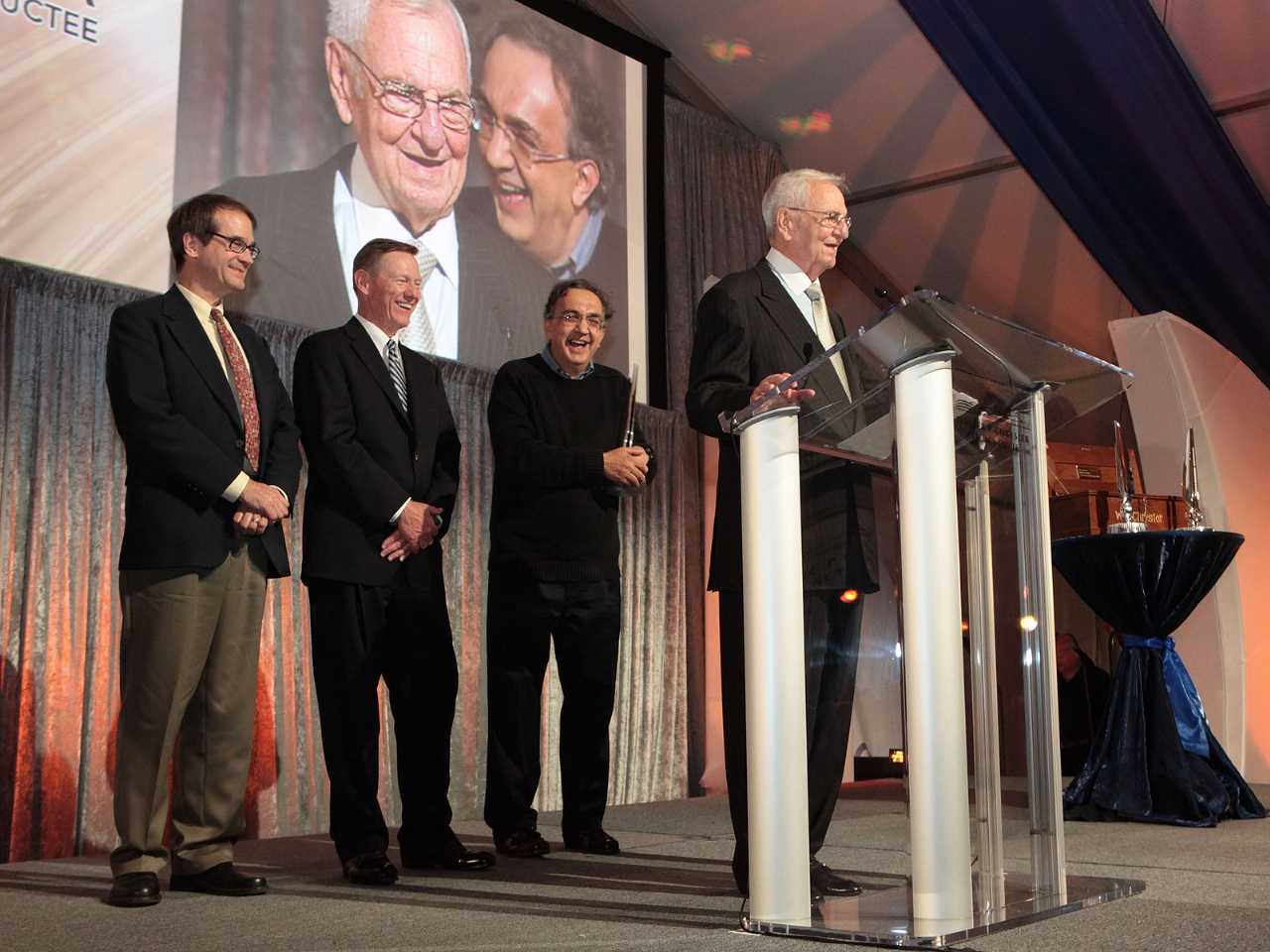 Acima Lee Iacocca, em 2010, durante evento de homenagem ao seu legado