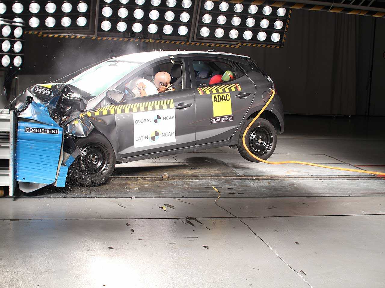 Hyundai HB20 durante novo teste de segurana realizado pelo Latin NCAP