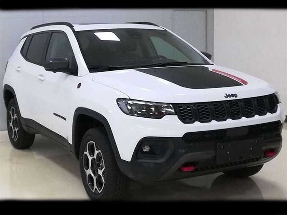 Flagra realizado na China antecipando o facelift do Jeep Compass