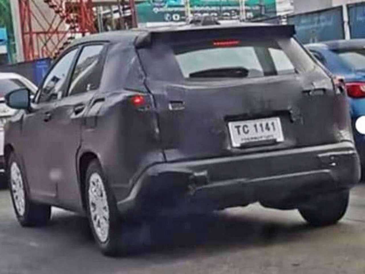 O prottipo do SUV Corolla Cross  visto na Tailndia: produo no Brasil