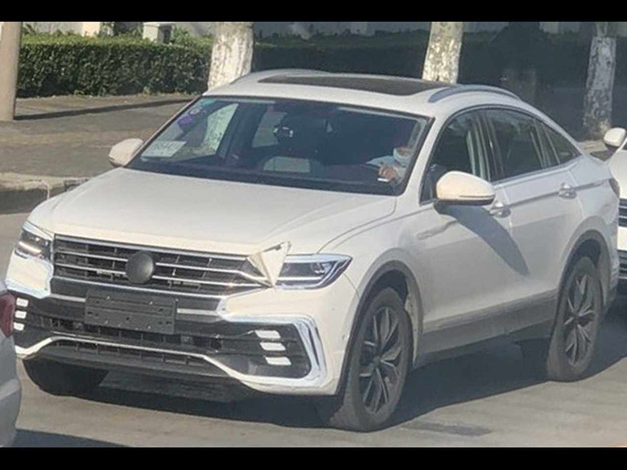 Flagra do futuro Tiguan X realizado na China