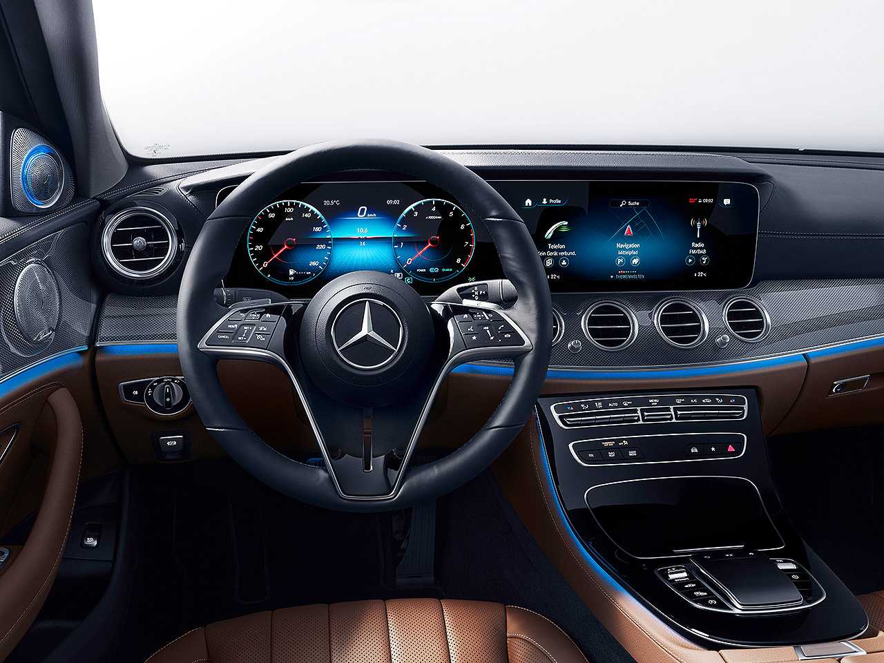 Detalhe do novo volante capacitivo da Mercedes-Benz que estreia no Classe E