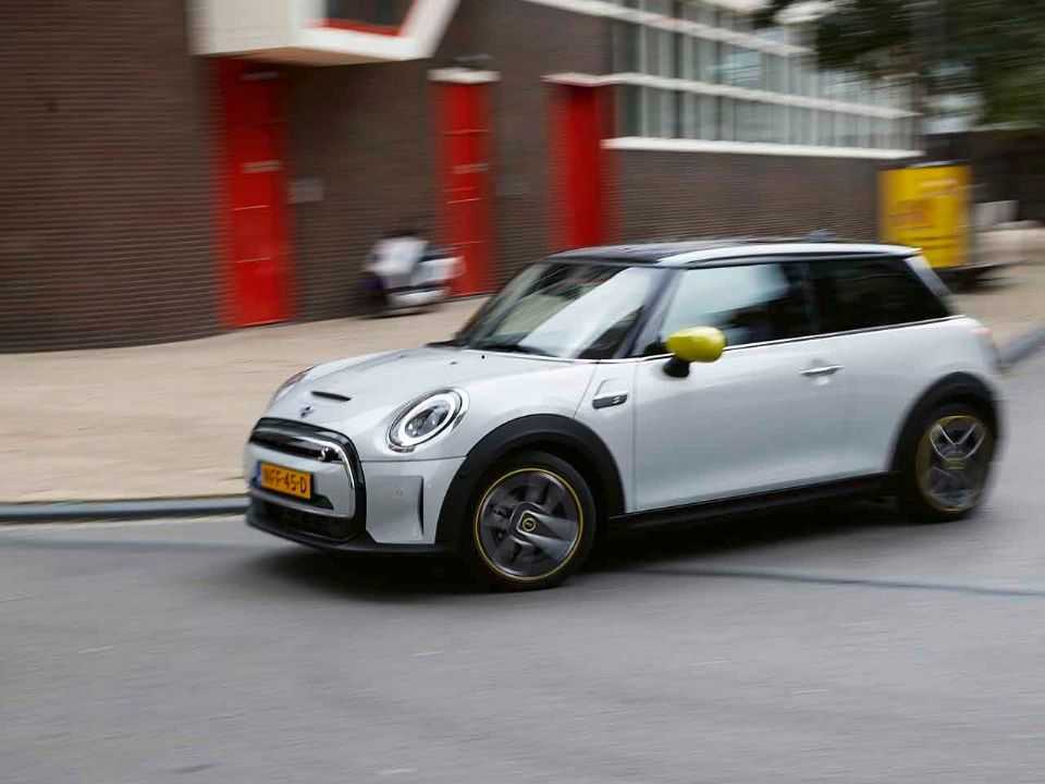 Mini Hatch 3 portas 2021