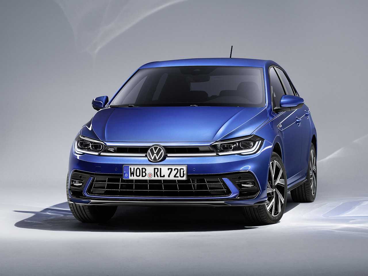 Primeira imagem oficial do novo Polo europeu: VW ganha opo de apelo esportivo R-Line