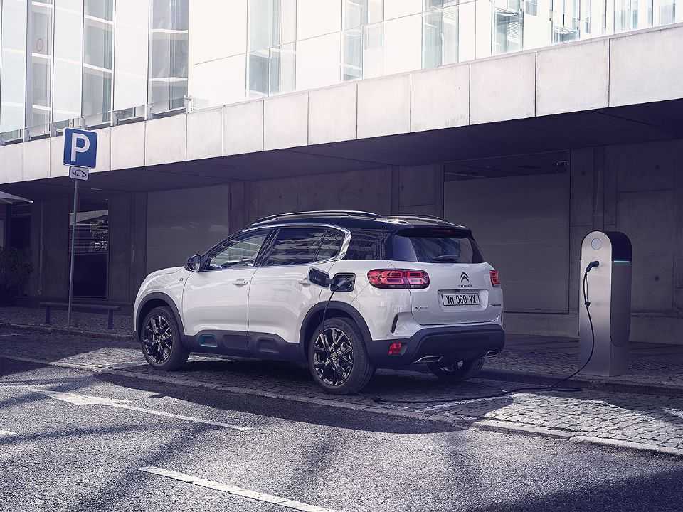 Presença de opção híbrida plug-in é algo que deixa o C5 Aircross mais próximo do Brasil