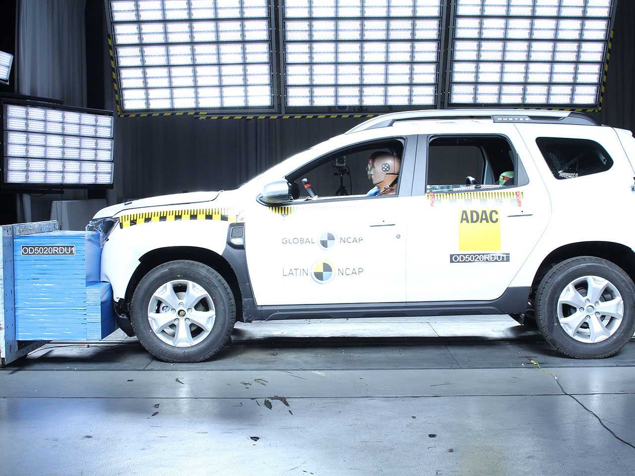 Detalhe do Renault Duster de nova gerao em avaliao do Latin NCAP