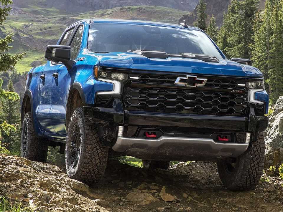 Acima a inédita Chevrolet Silverado ZR2, destaque da linha 2022 da picape