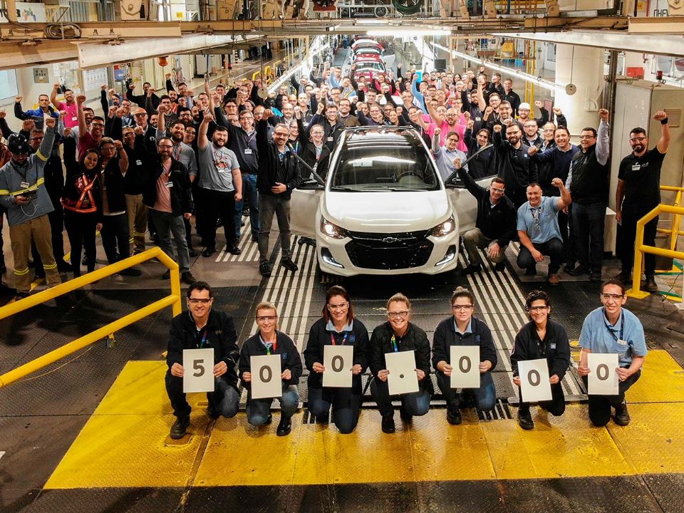 Unidade de número 500 mil do Chevrolet Onix foi produzida em Gravataí (RS)