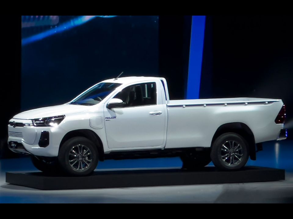 Hilux Revo BEV utiliza como base a picape em sua opção de carroceria cabine simples