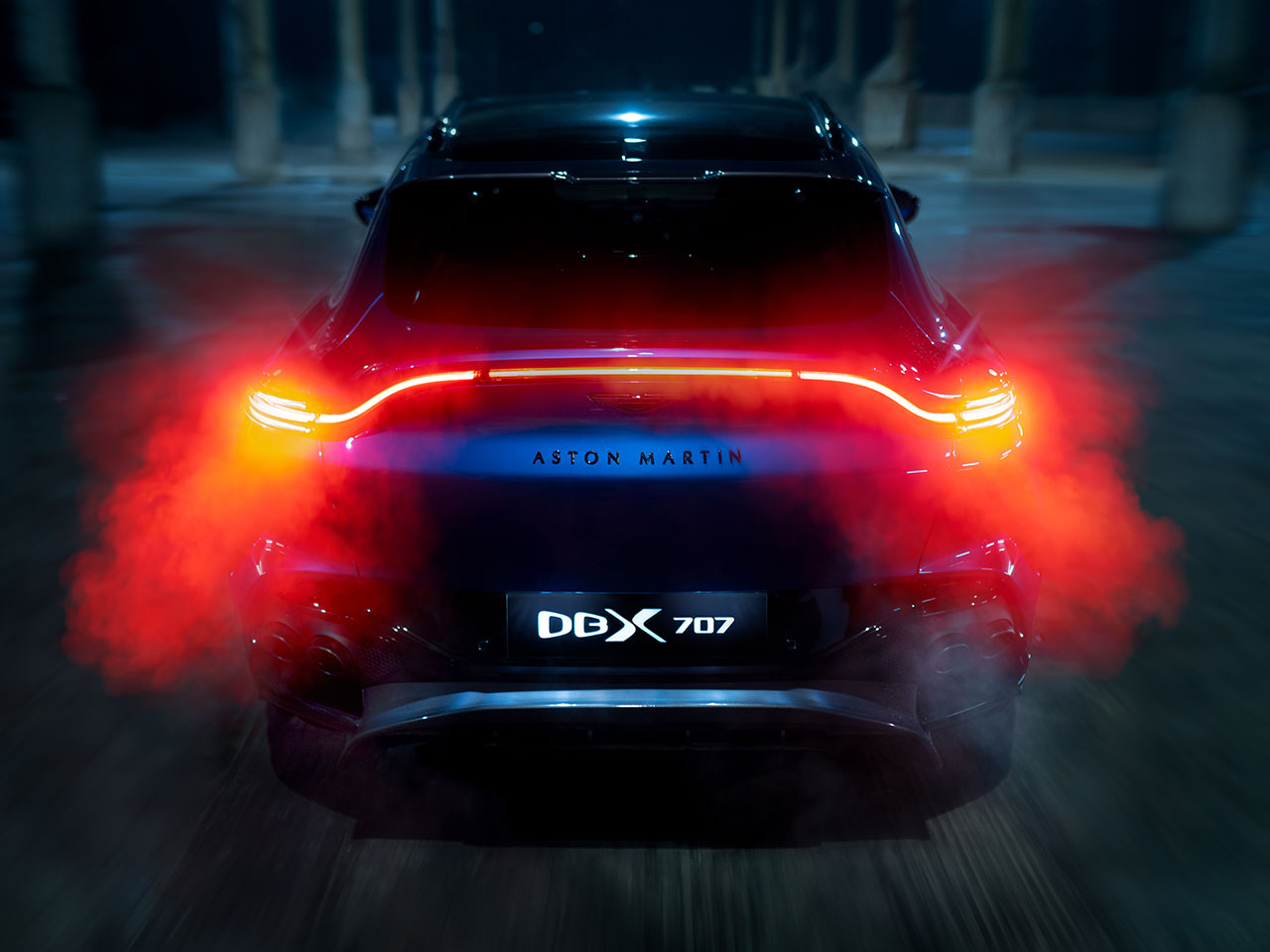 Aston Martin DBX707