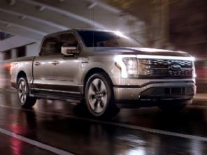 Com eltricos em baixa nos EUA, Ford corta produo da F-150 Lightning