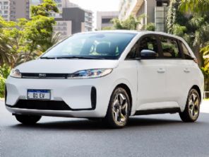 Van eltrica D1 EV, da BYD, tem primeira unidade entregue no Brasil