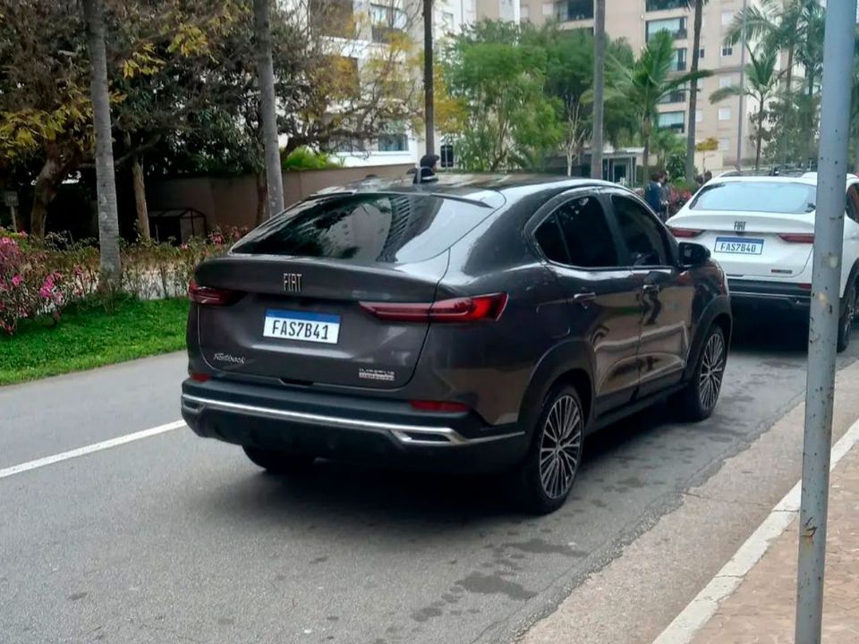 Detalhe do Fiat Fastback Impetus T200, provavelmente a opção 1.0 turbo mais cara