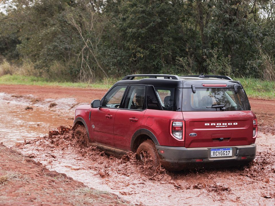 Pistas de terra e pavimentadas são utilizadas na avaliação dos modelos