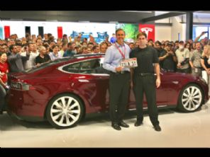 Primeiro Tesla Model S produzido ?entregue a museu nos EUA