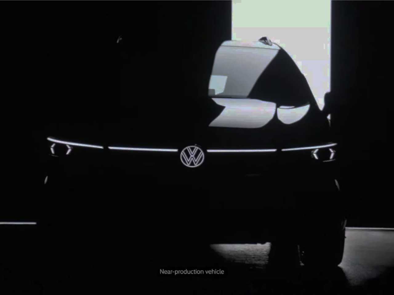 Teaser do novo Golf da linha 2025 mostra que as mudanas sero concentradas na frente, com grade iluminada