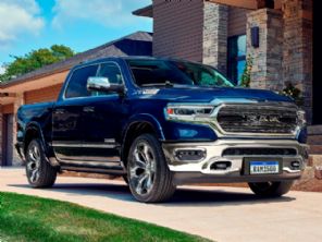 Ram 1500 Limited estreia mais cara do que a F-150 Platinum, porm mais equipada