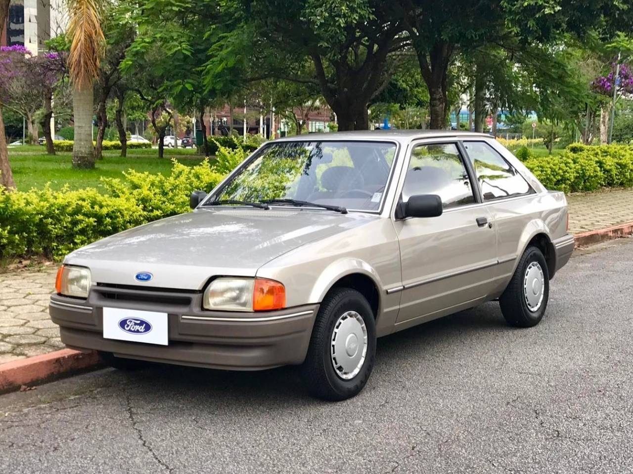 Ford Escort  GL 1987 com apenas 509 km rodados est?exatamente como saiu da linha de montagem