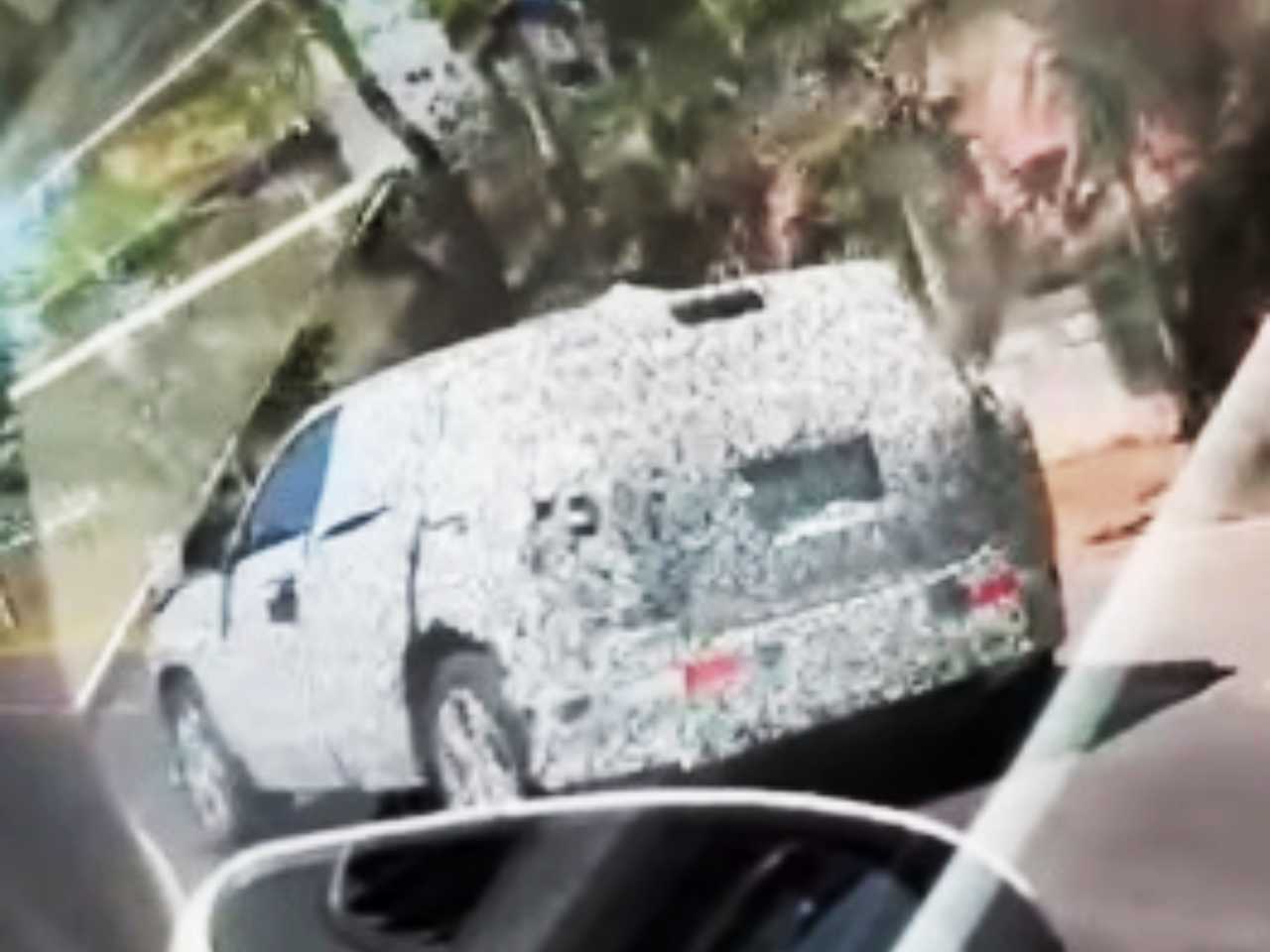 Jeep Avenger ?visto com disfarces em Juiz de Fora (MG). SUV ser?fabricado no Brasil a partir de 2026