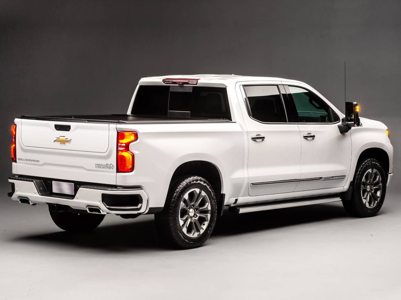 Chevrolet SIlverado chega ?linha 2025 com novidades na tampa da caamba