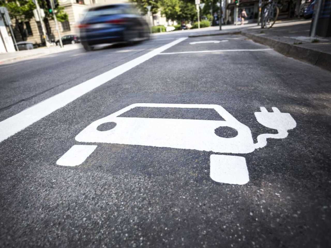 Questão dos carros elétricos ainda está em compasso de espera para se consolidar no mundo todo