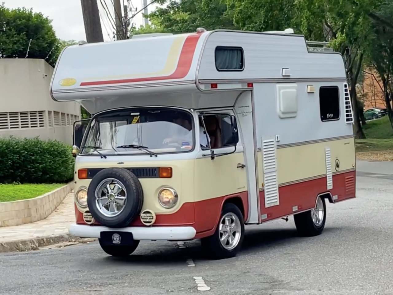 Volkswagen Kombi Safari