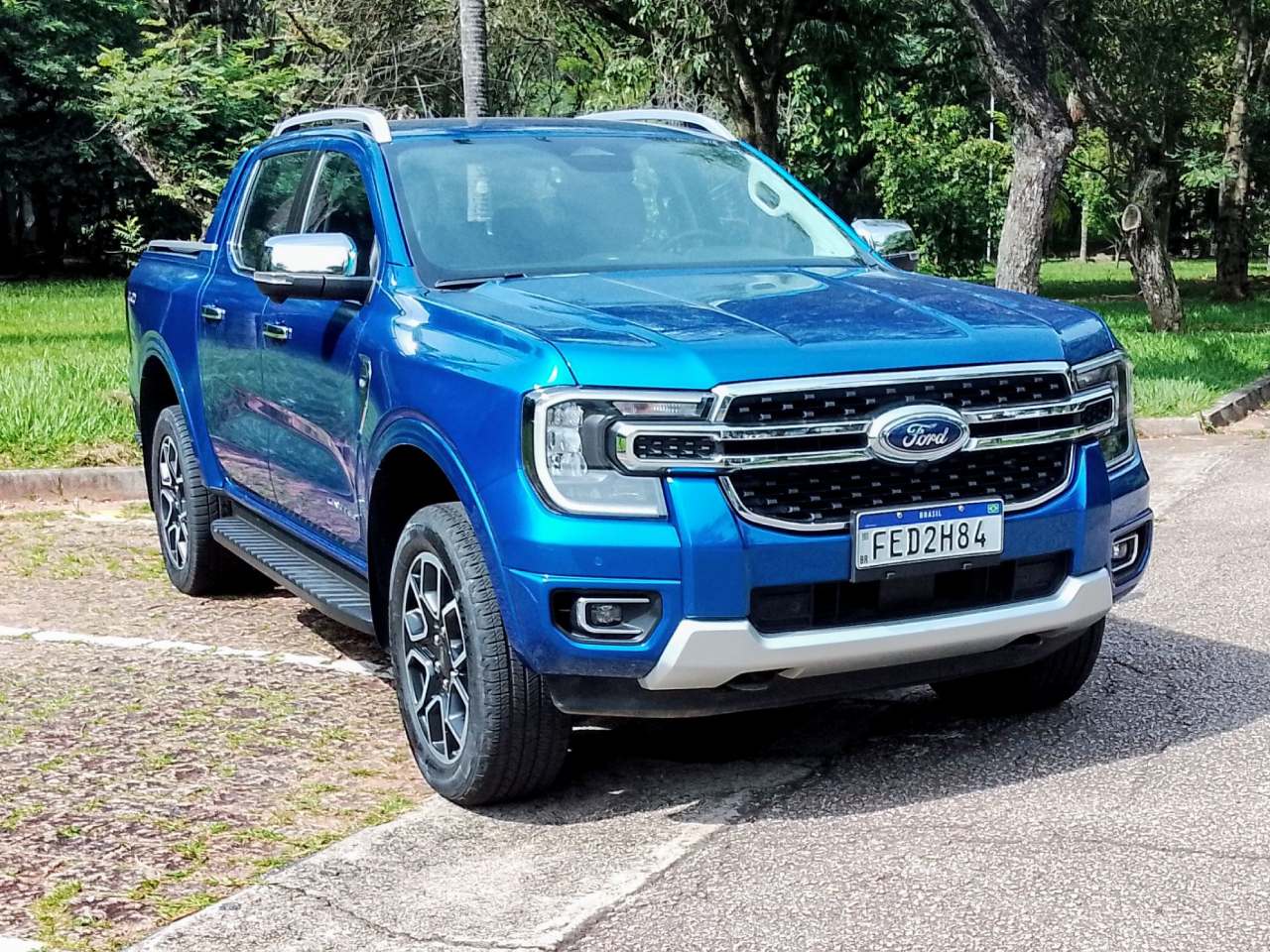 Ford Ranger Limited 2024: verso topo de linha da picape mdia tem fora de sobra e conforto para cinco ocupantes