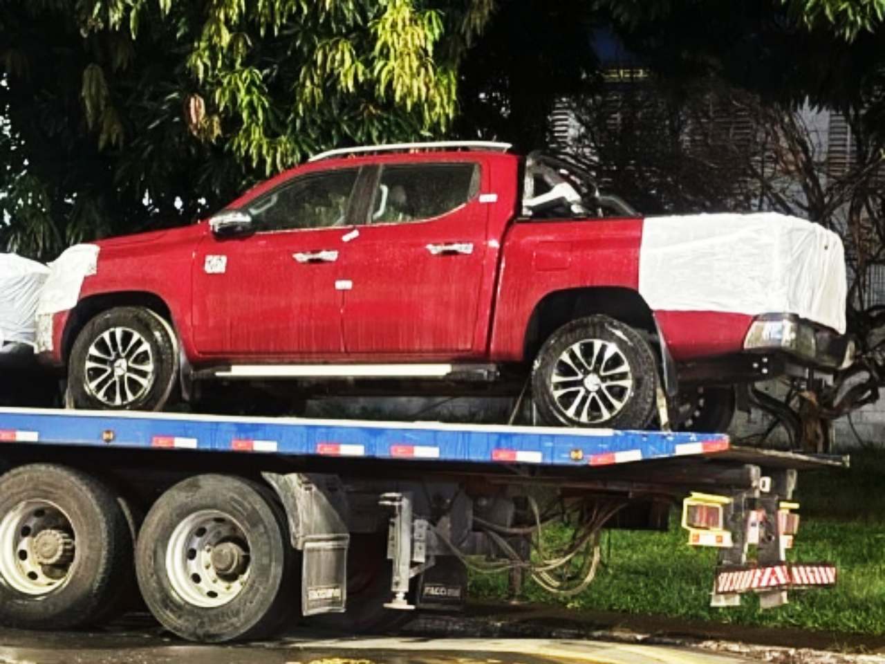 Fiat Titano ?vista em plataforma de transporte  antes do lanamento, que ser?em maro