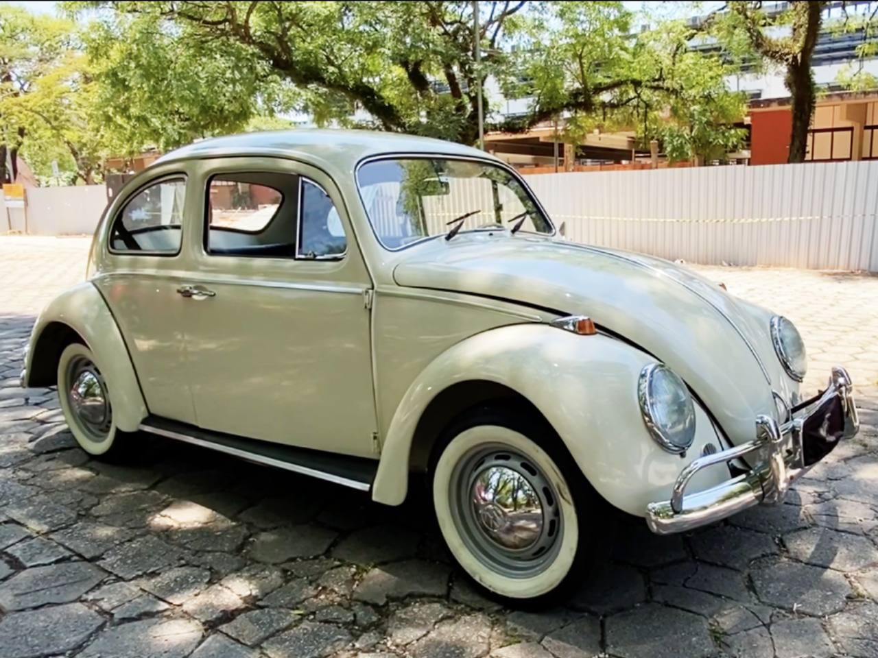 VW Fusca com inteligente artificial que anda sozinho e fala faz parte de um projeto acadmico