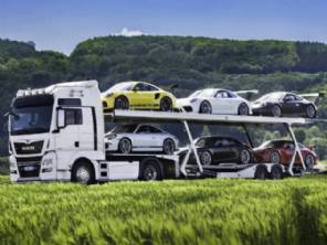 Caminho com 6 unidades raras do Porsche 911 GT3 est??venda; saiba detalhes