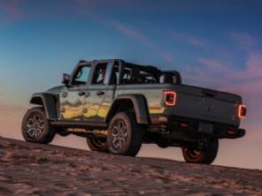 Jeep lana Gladiator Nighthawk em dia de eclipse total nos EUA