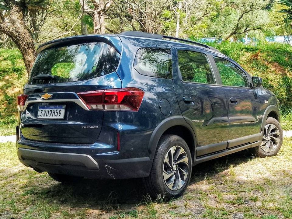 Chevrolet Spin Premier mudou pouco na traseira da linha 2025, que recebeu apenas novos detalhes discretos