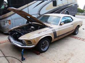 Raro Ford Mustang Boss 302 ?resgatado depois de 30 anos de abandono