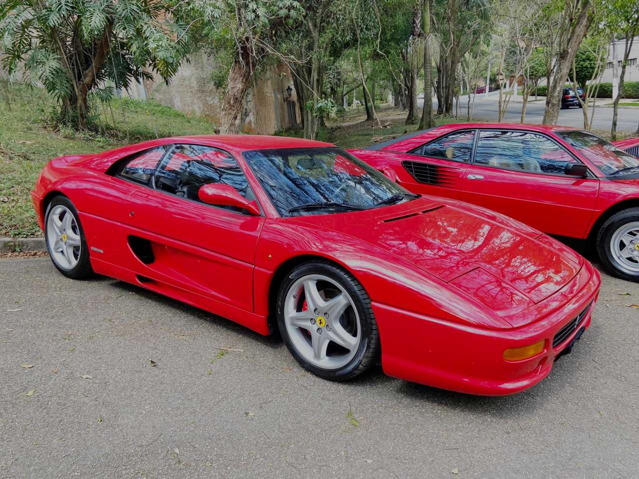 Ferrari 355 faz parte dos modelos mais marcantes fabricados pela marca do cavalo empinado