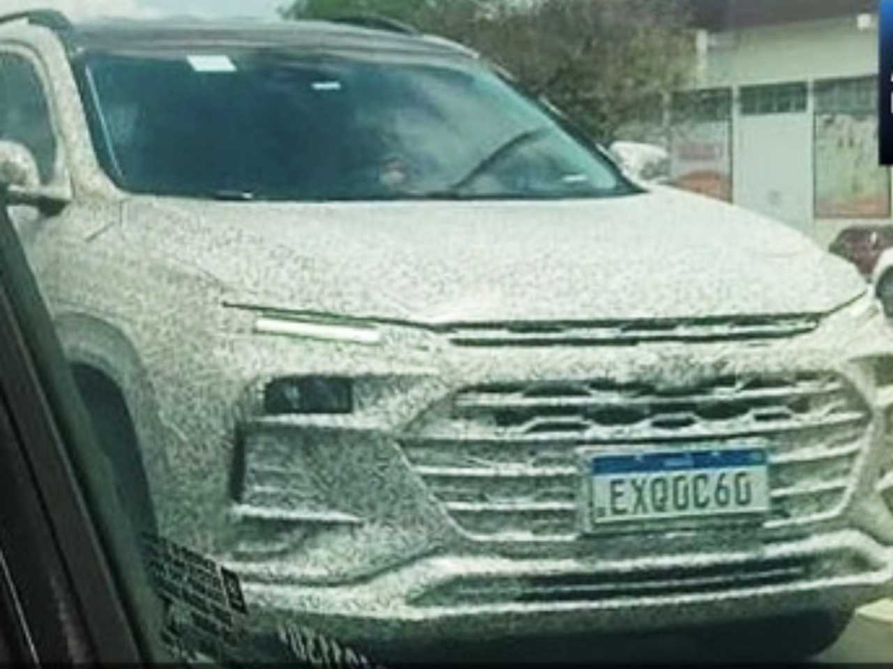 Chevrolet Tracker ?fotografado com disfarces em Teresina (PI), em testes antes do lanamento