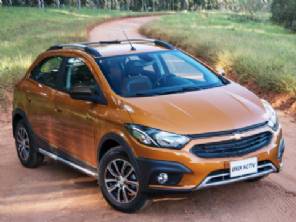 Chevrolet Onix Activ ?hatch usado "altinho" para quem ainda resiste aos SUVs